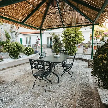 Paradise Garden House *